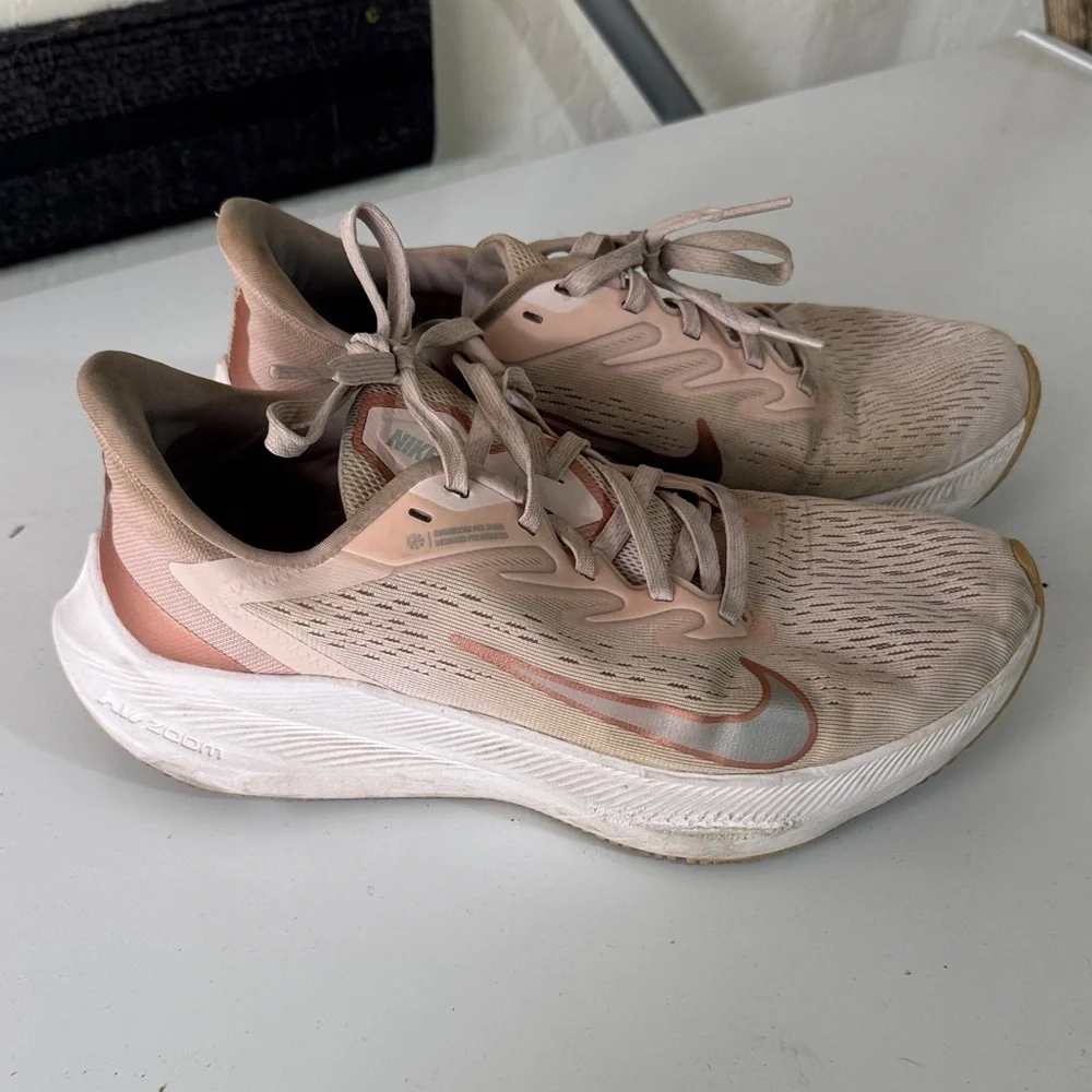Nike Women's Peach and White Running Shoes